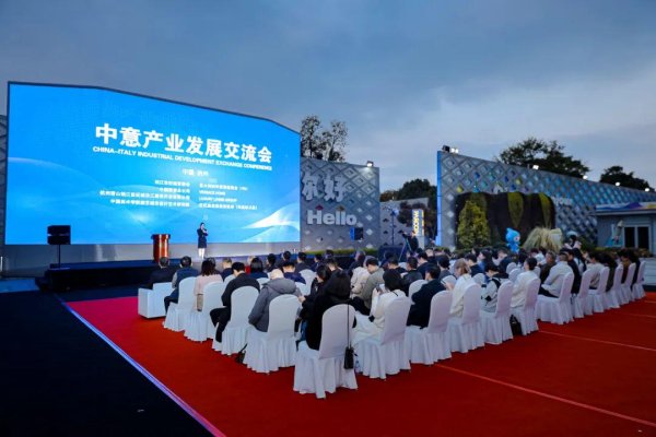 凯时体育游戏app平台是范念念哲Versace Home中国最大旗舰中心-尊龙d88官网「中国」登录入口